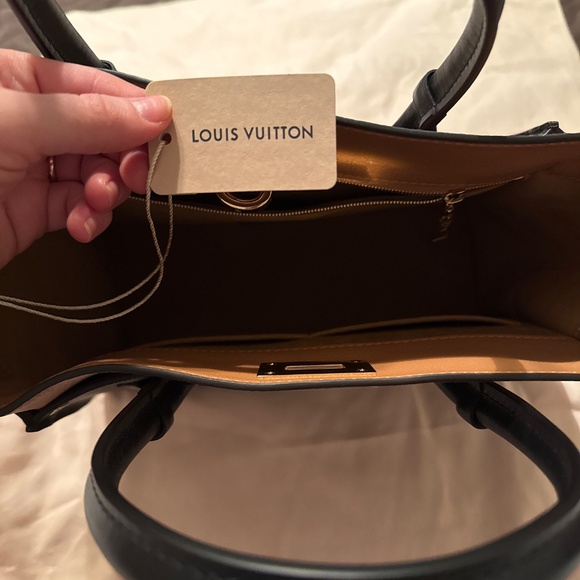 BRAND NEW Louis Vuitton Purse: On My Side MM! - Picture 3 of 3